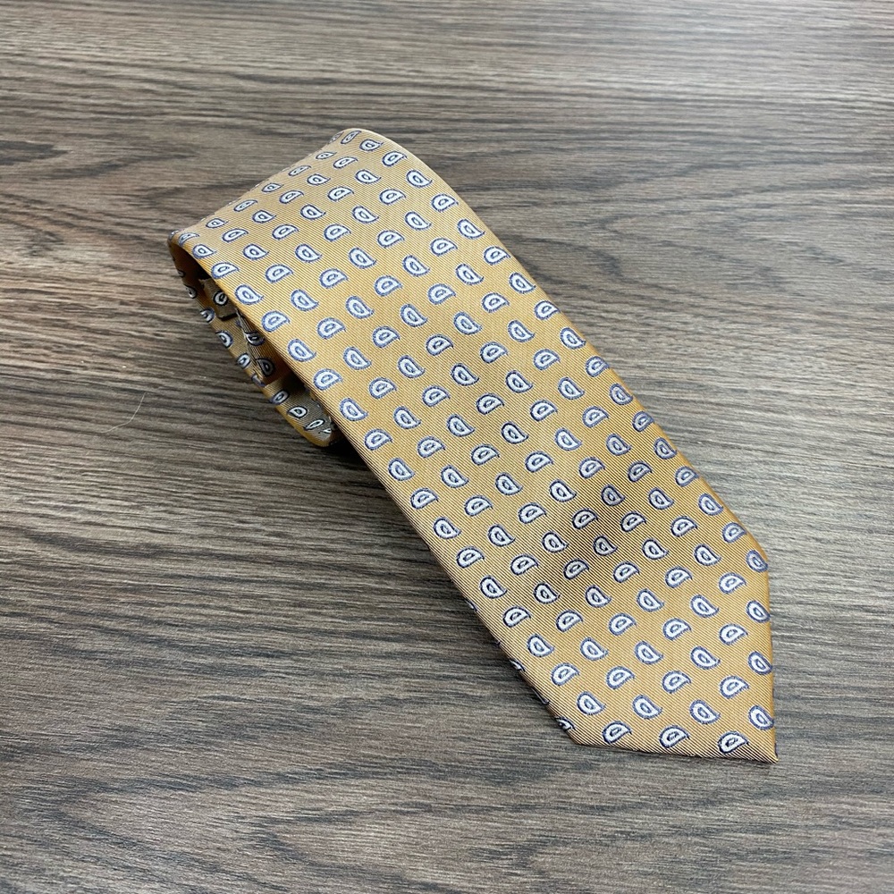 14th & Union Gold w/ White & Navy Paisley Tie
